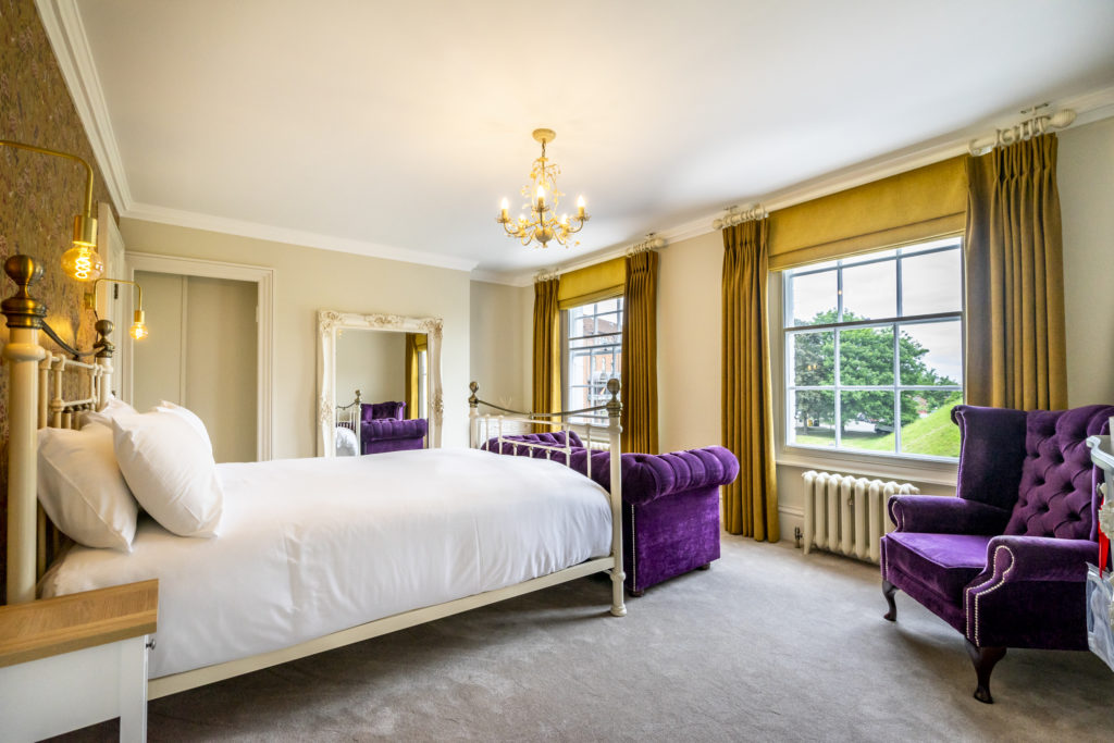 Bedroom overlooking famous York Cliffords Tower. Stunning purple interior 