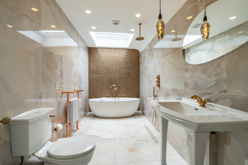 Golden master bathroom. With golden feature wall mixed with white marble. 